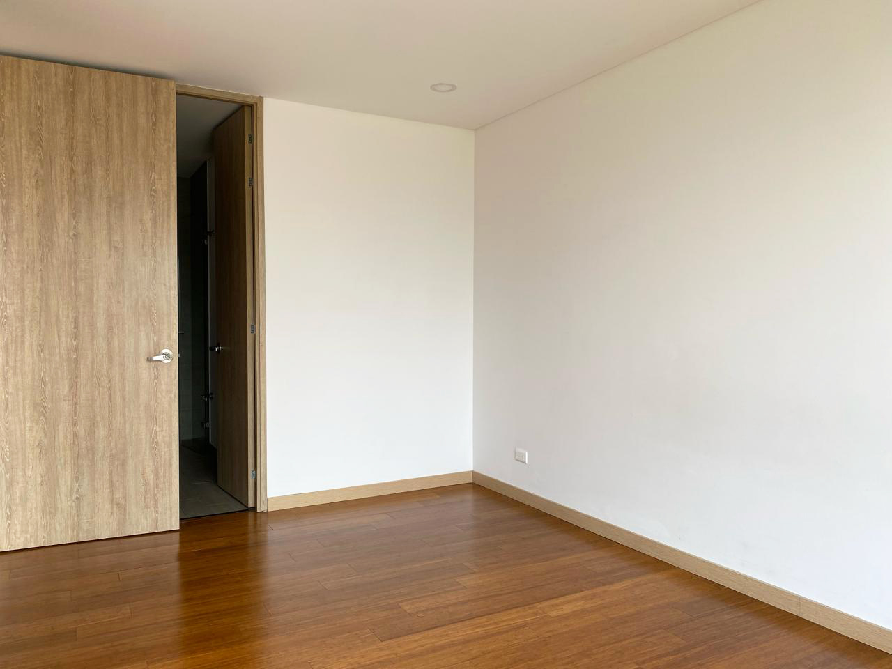 Apartamento de 2 alcobas en venta en El Diamante 2, Medellín, 71 m² · foto 3 de 16