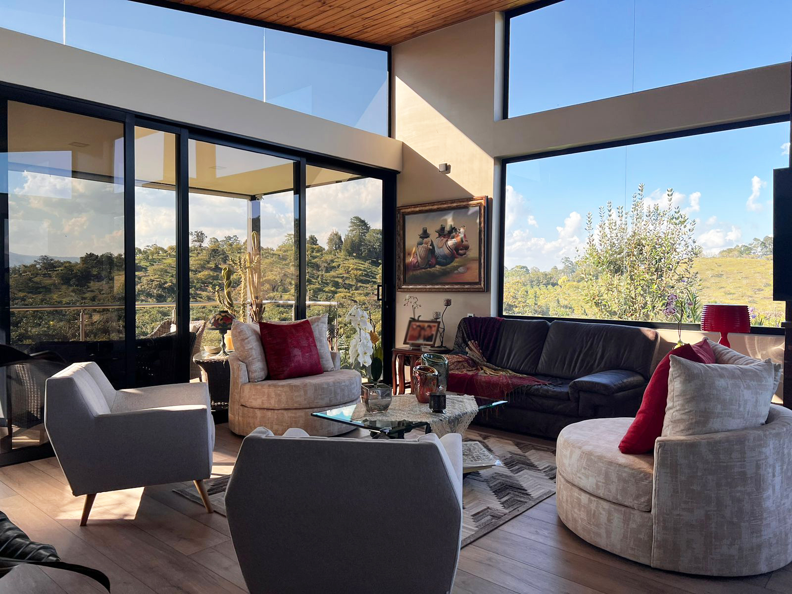 Casa de 3 alcobas en venta en El Capiro, Rionegro, 278 m² · foto 2 de 18