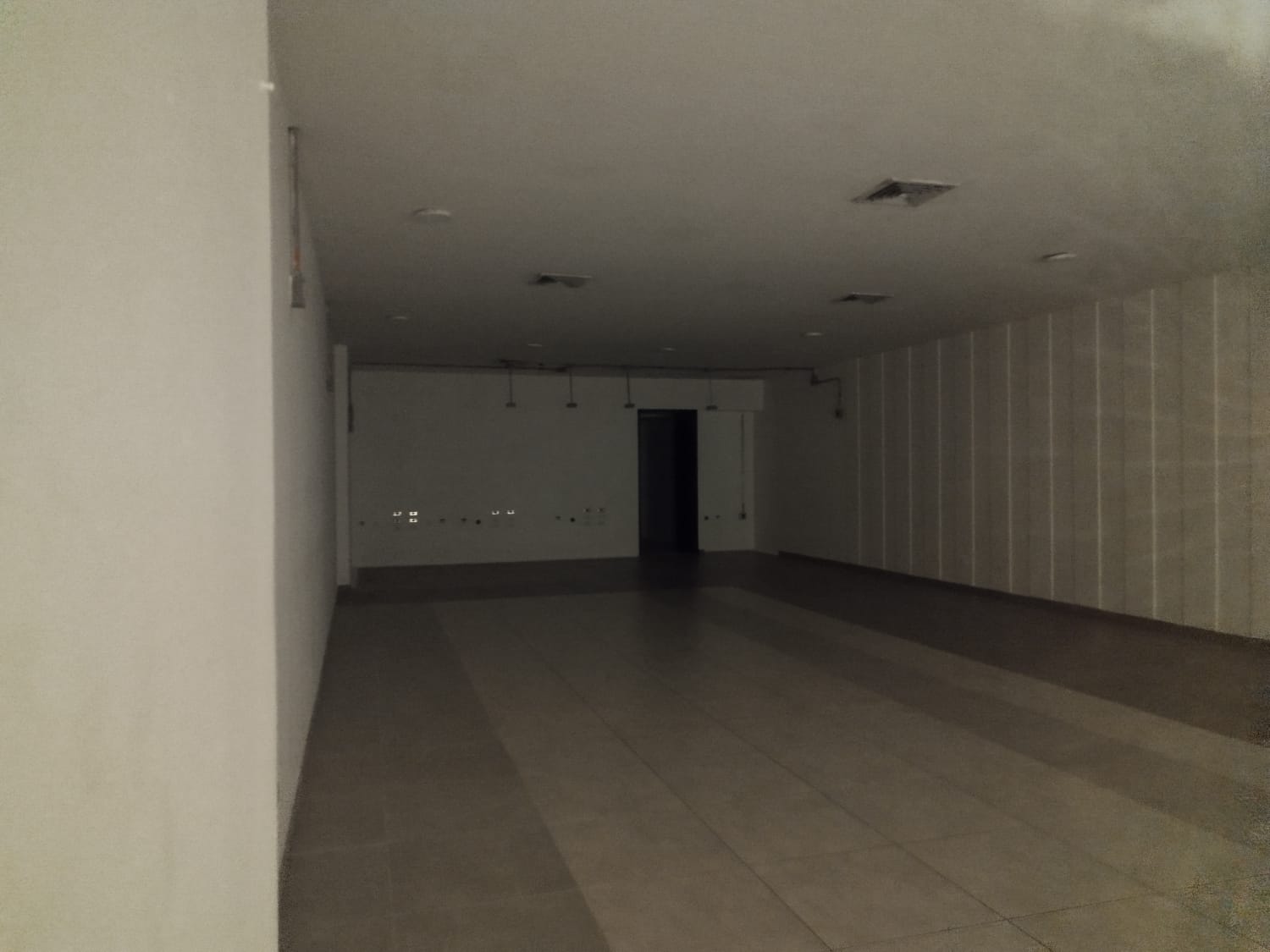 Local en arriendo en La Aguacatala, Medellín, 145 m² · foto 4 de 6