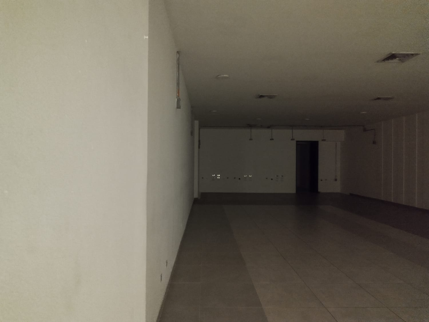 Local en arriendo en La Aguacatala, Medellín, 145 m² · foto 5 de 6