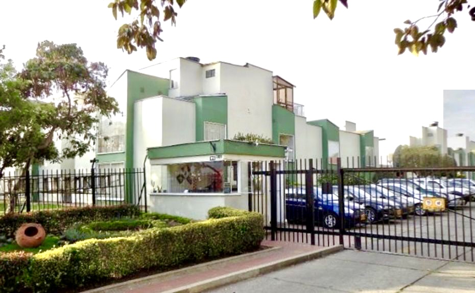 Casa en venta en San Jose De Bavaria, Bogotá · foto 2 de 10