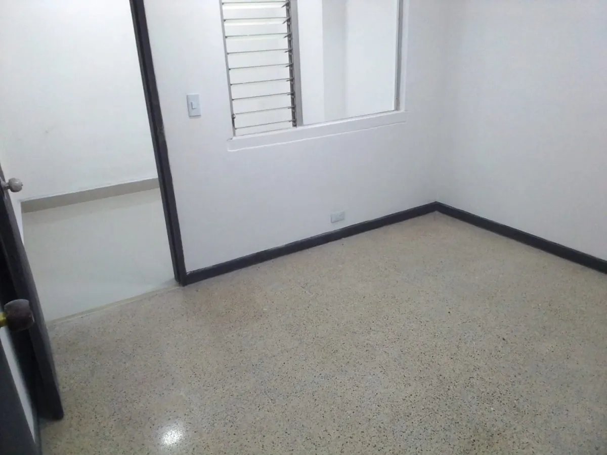 Oficina en venta en La Candelaria, Medellín, 30 m² · foto 15 de 16