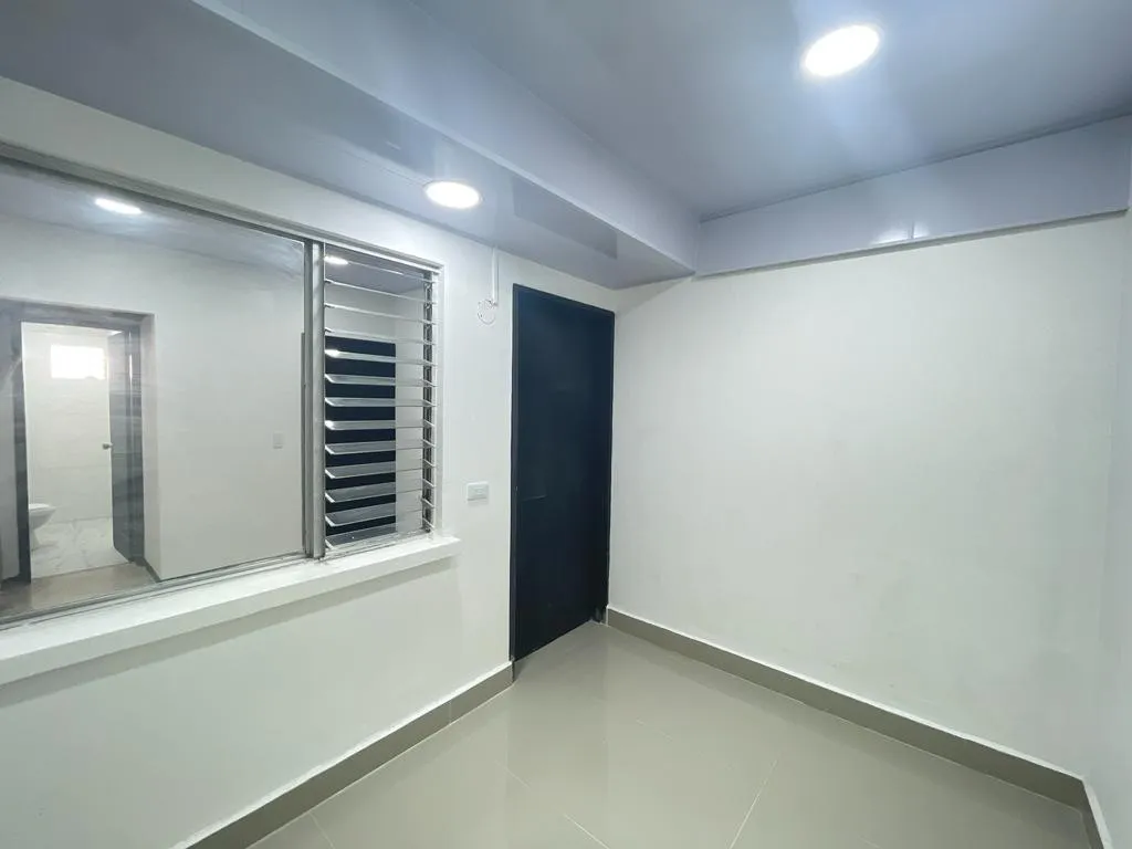 Oficina en venta en La Candelaria, Medellín, 30 m² · foto 2 de 16