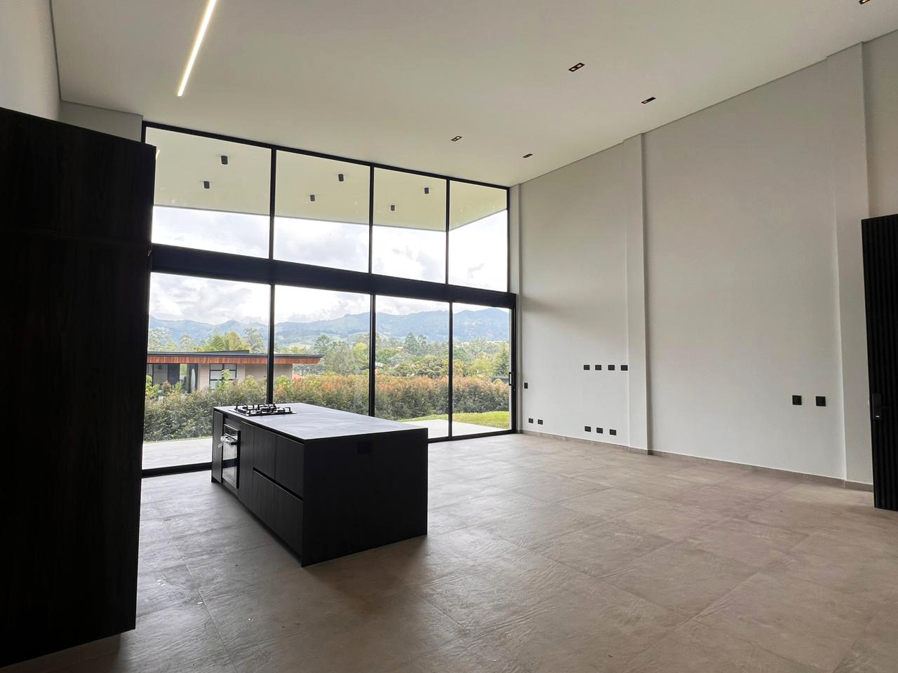 Casa de 4 alcobas en venta en El Porvenir, Rionegro, 450 m² · foto 2 de 20