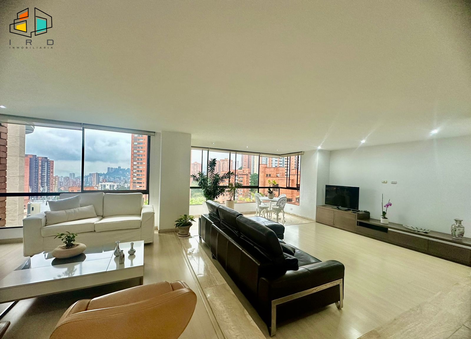 Apartamento en arriendo en Los Balsos, Medellín · foto 5 de 24