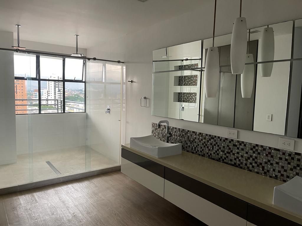 Apartamento en venta en Pinares, Pereira · foto 8 de 15