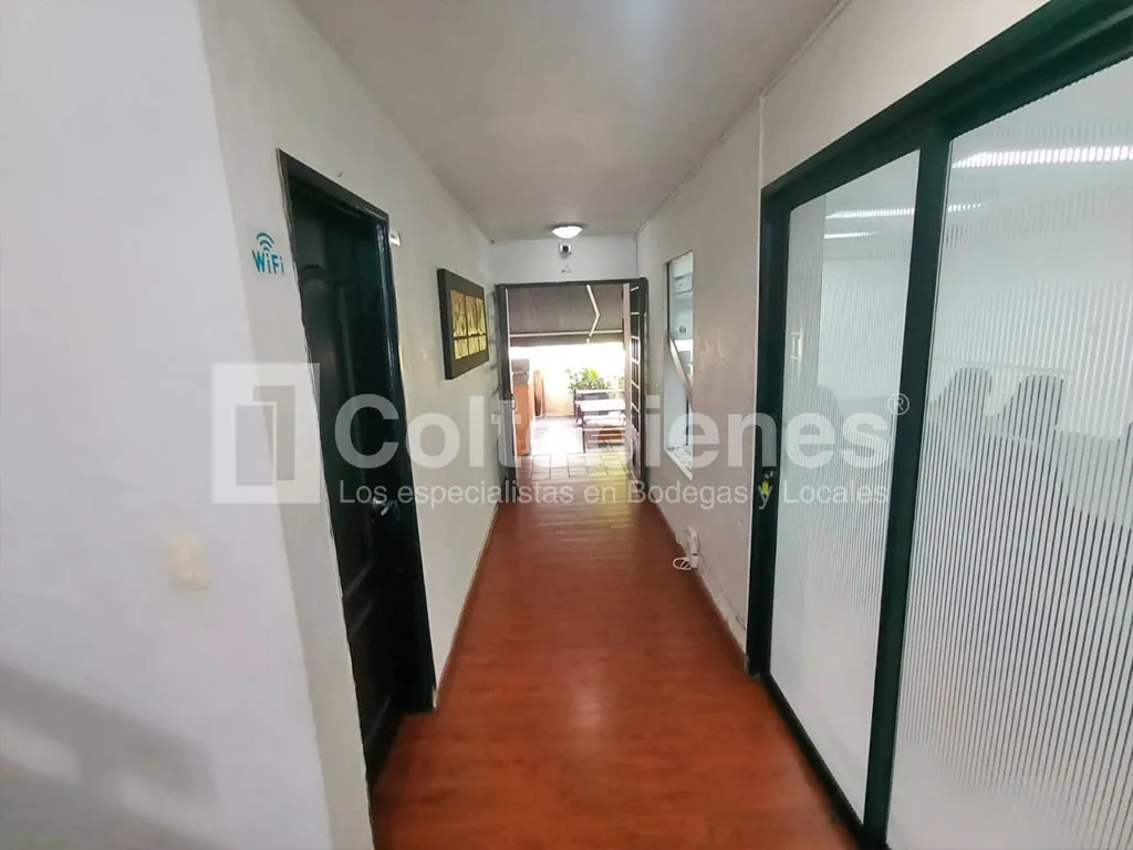Casa de 7 alcobas en arriendo en El Poblado, Medellín, 420 m² · foto 3 de 21