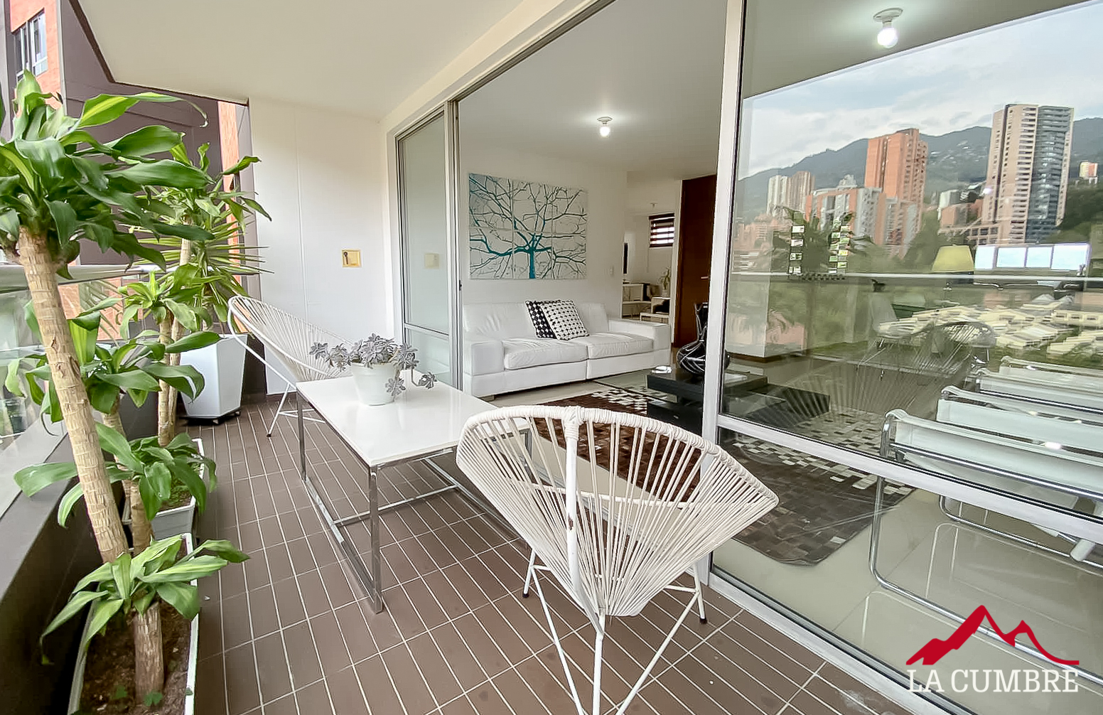 Apartamento de 3 alcobas en arriendo en Los Balsos, Medellín, 130 m² · foto 4 de 12