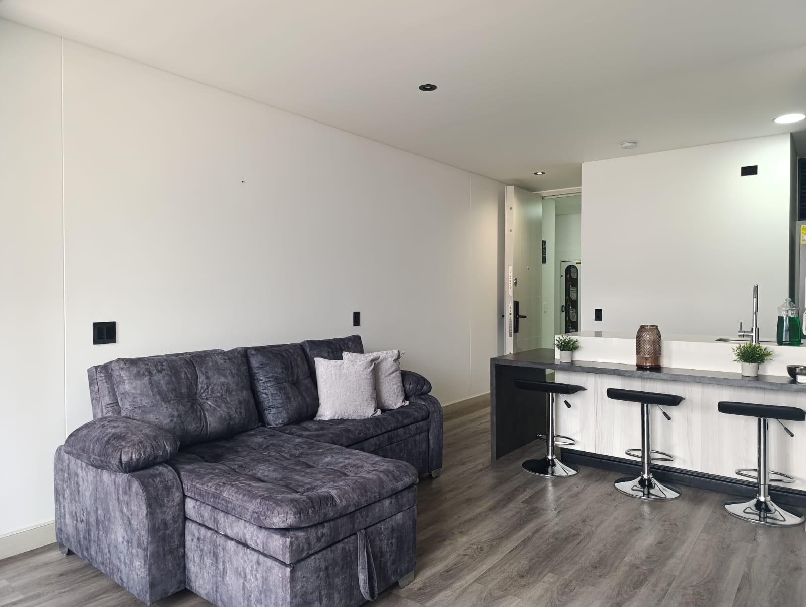 Apartamento de 1 alcoba en arriendo en Loma De Los Gonzalez, Medellín, 64 m² · foto 2 de 18