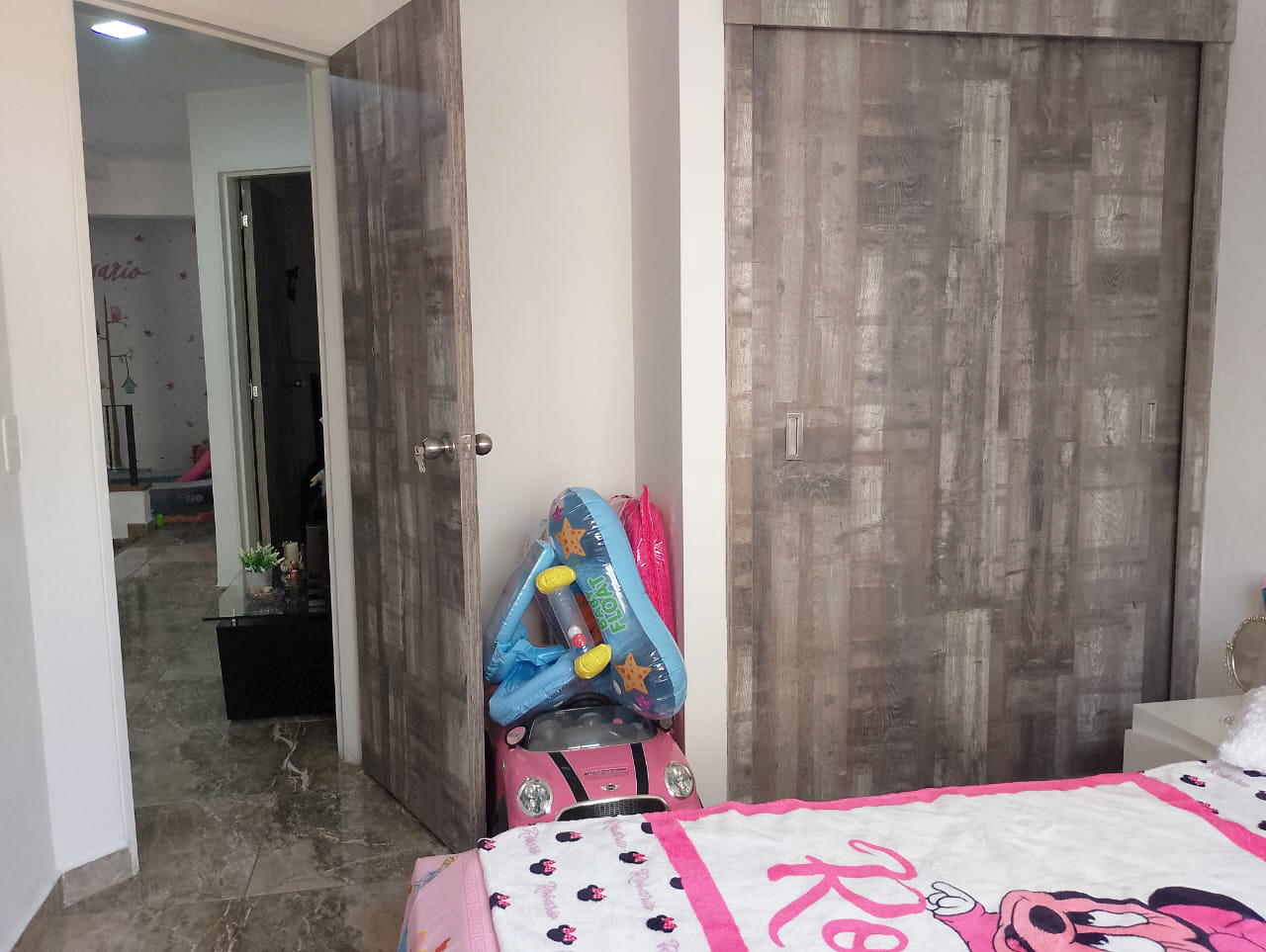 Casa de 4 alcobas en venta en Los Alcazares, Sabaneta, 210 m² · foto 2 de 20