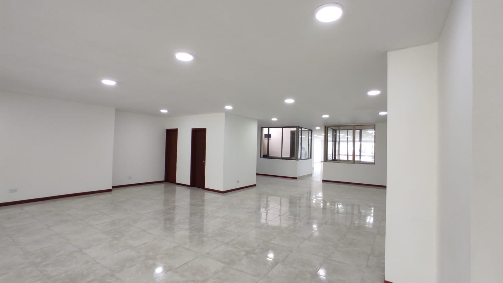 Edificio en arriendo en Los Libertadores, Cali, 1484 m² · foto 10 de 24