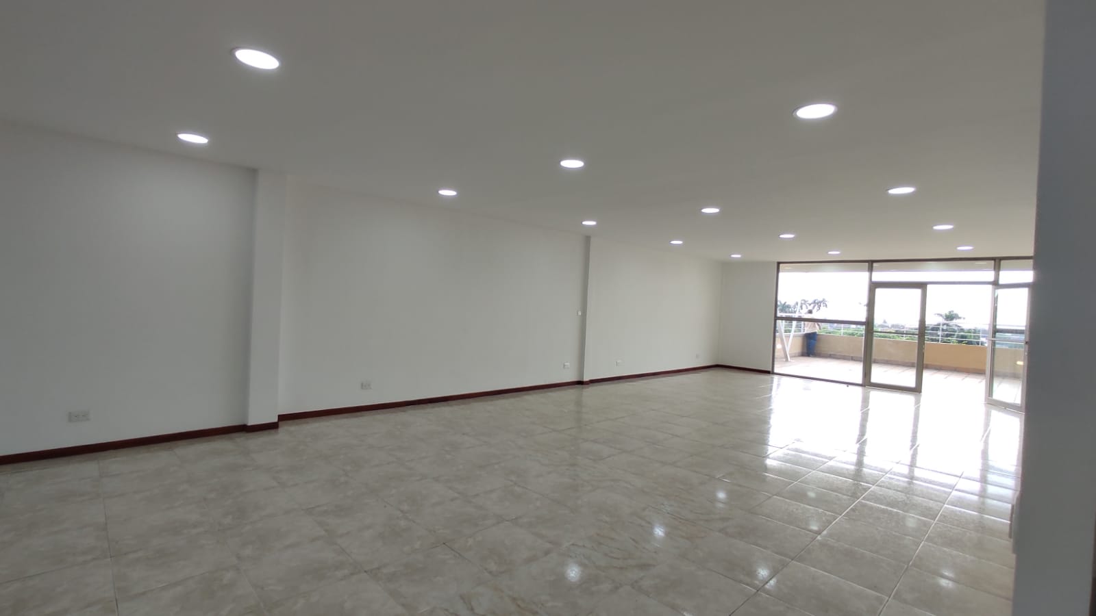 Edificio en arriendo en Los Libertadores, Cali, 1484 m² · foto 12 de 24
