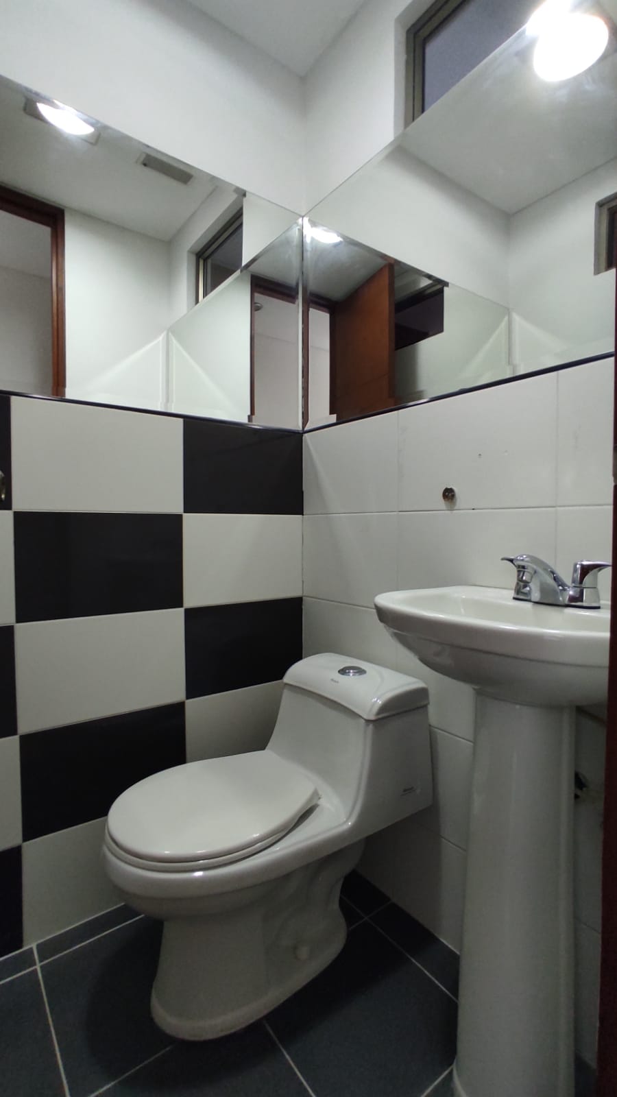 Edificio en arriendo en Los Libertadores, Cali, 1484 m² · foto 14 de 24