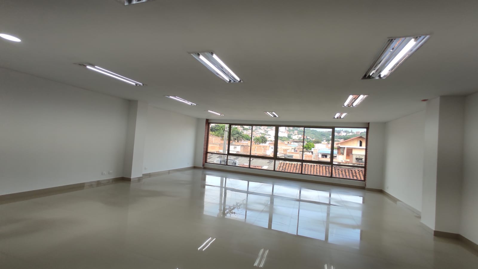 Edificio en arriendo en Los Libertadores, Cali, 1484 m² · foto 18 de 24