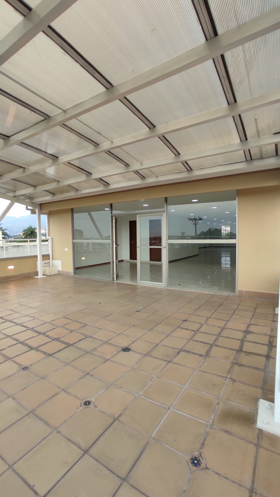Edificio en arriendo en Los Libertadores, Cali, 1484 m² · foto 23 de 24