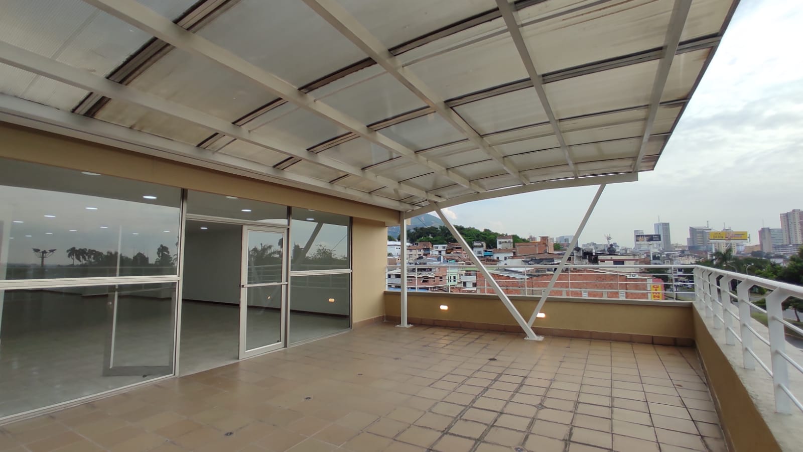 Edificio en arriendo en Los Libertadores, Cali, 1484 m² · foto 24 de 24