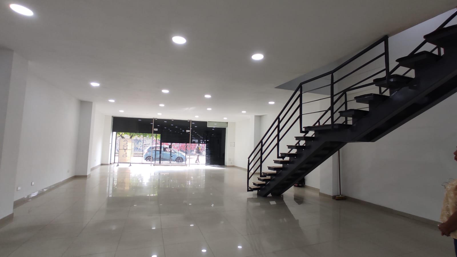 Edificio en arriendo en Los Libertadores, Cali, 1484 m² · foto 2 de 24