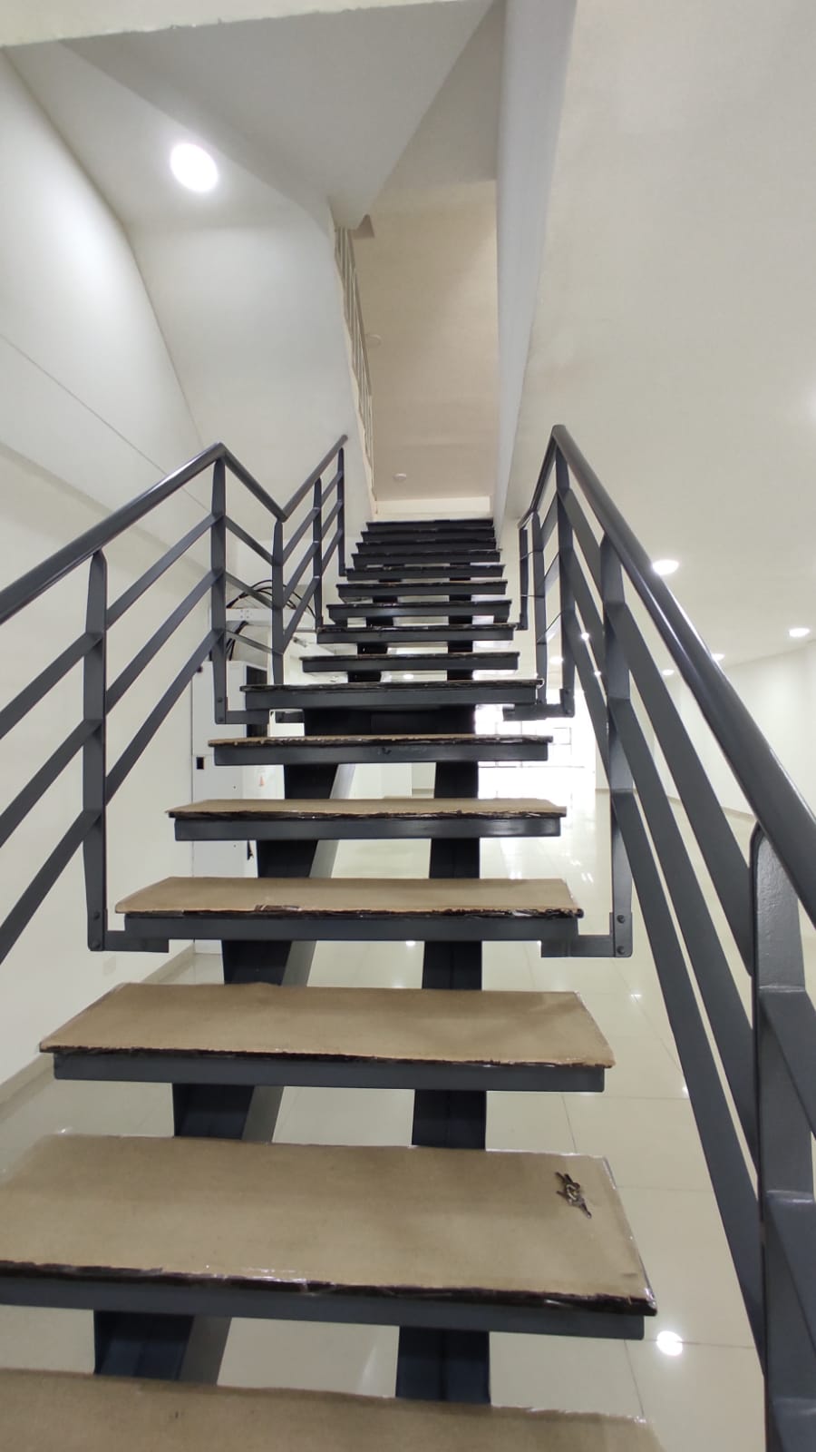 Edificio en arriendo en Los Libertadores, Cali, 1484 m² · foto 6 de 24