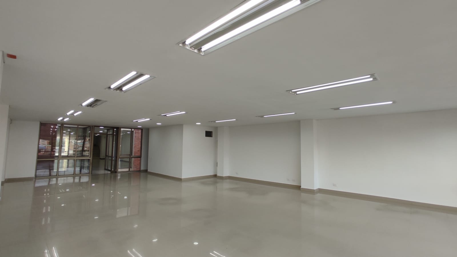 Edificio en arriendo en Los Libertadores, Cali, 1484 m² · foto 7 de 24