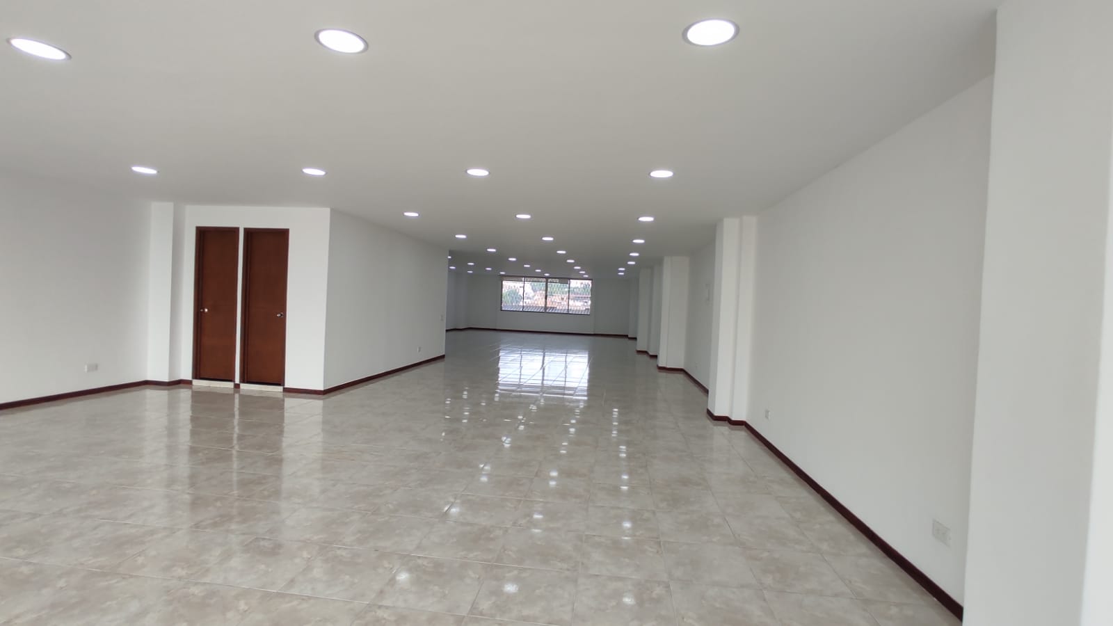 Edificio en arriendo en Los Libertadores, Cali, 1484 m² · foto 9 de 24