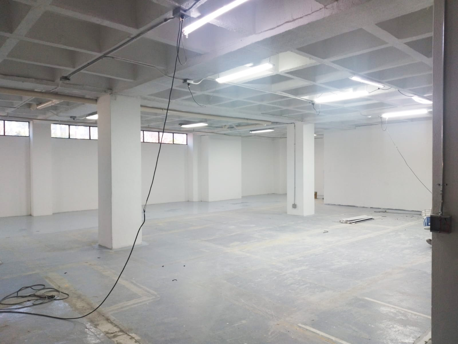 Bodega en arriendo en Cristo Rey, Medellín, 750 m² · foto 2 de 11