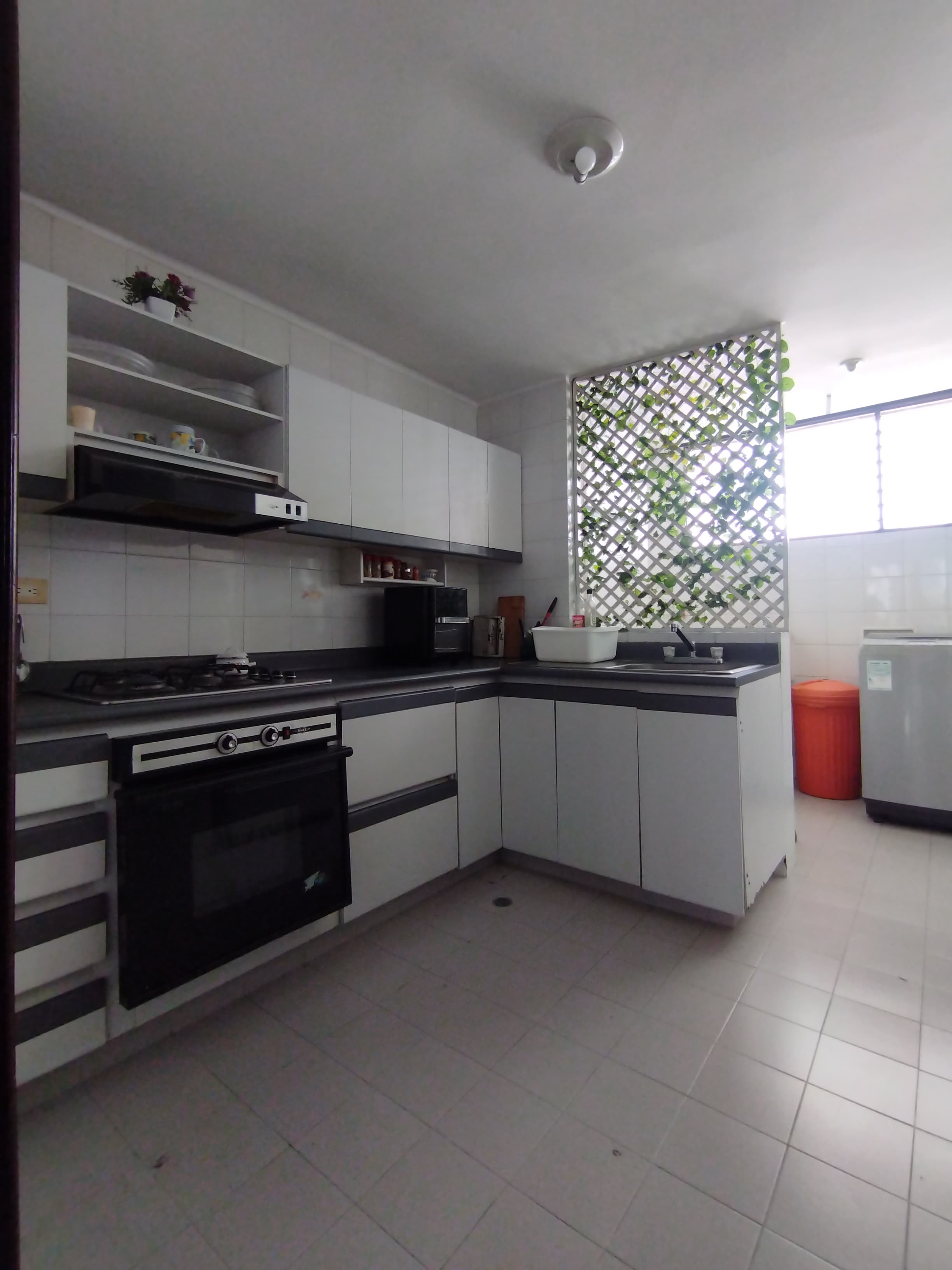 Apartamento de 4 alcobas en venta en Pinares, Pereira, 110 m² · foto 2 de 16