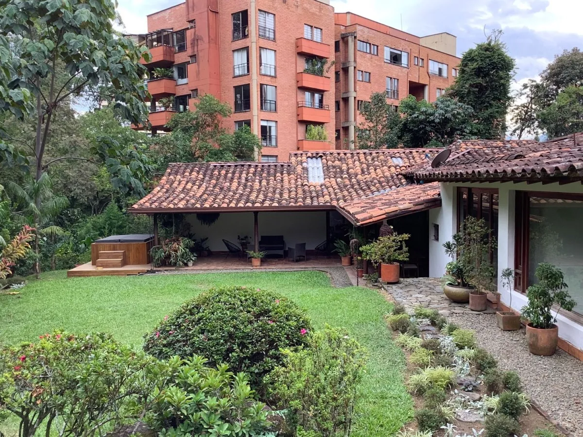 Casa de 4 alcobas en venta en El Poblado, Medellín, 590 m² · foto 23 de 24