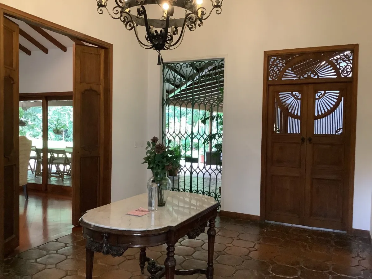Casa de 4 alcobas en venta en El Poblado, Medellín, 590 m² · foto 4 de 24