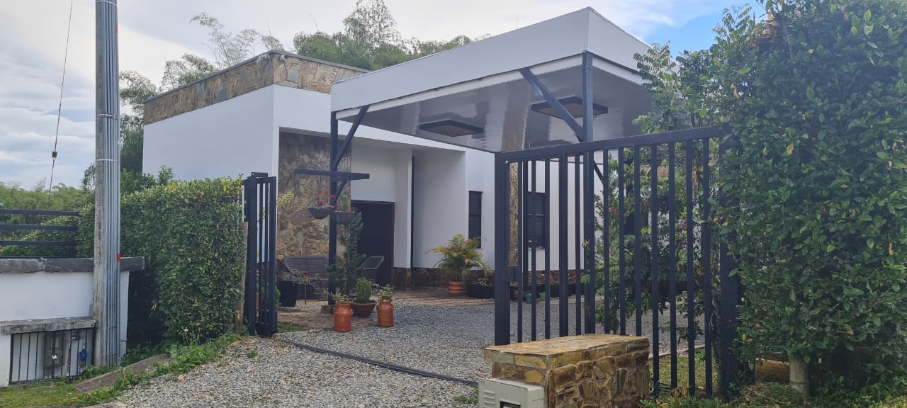 Casa de 4 alcobas en venta en Vía El Caimo, Armenia, 250 m² · foto 2 de 22