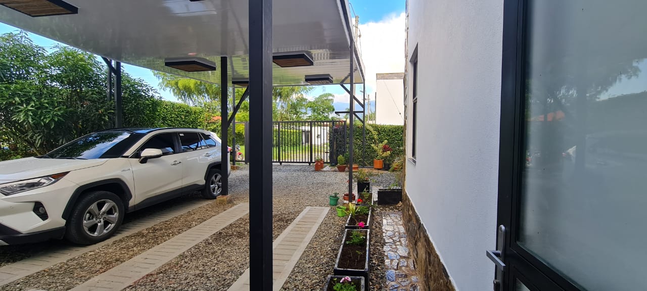 Casa de 4 alcobas en venta en Vía El Caimo, Armenia, 250 m² · foto 3 de 22