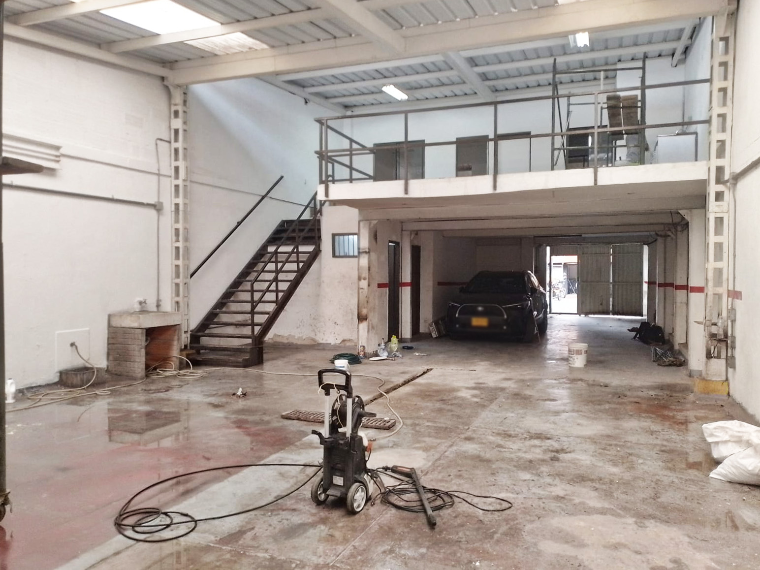 Bodega en arriendo en Belén Fatima, Medellín, 270 m² · foto 3 de 15