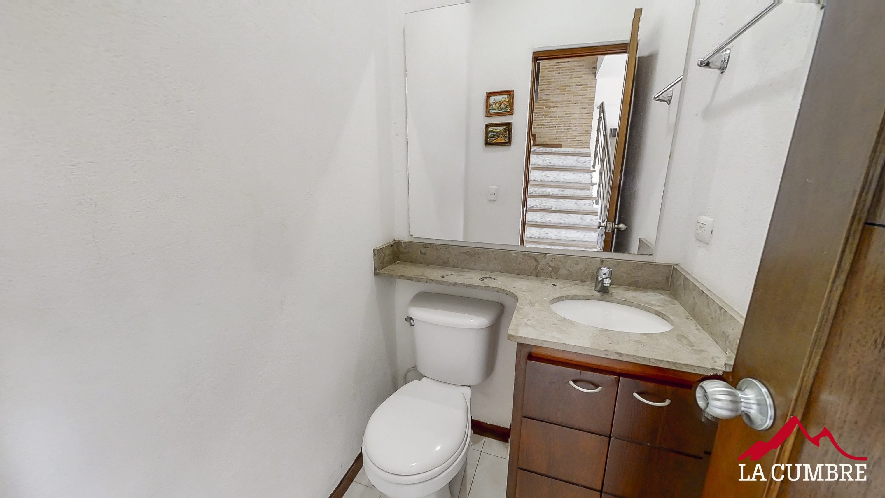 Casa de 4 alcobas en venta en Loma El Atravesado, Envigado, 248 m² · foto 9 de 16