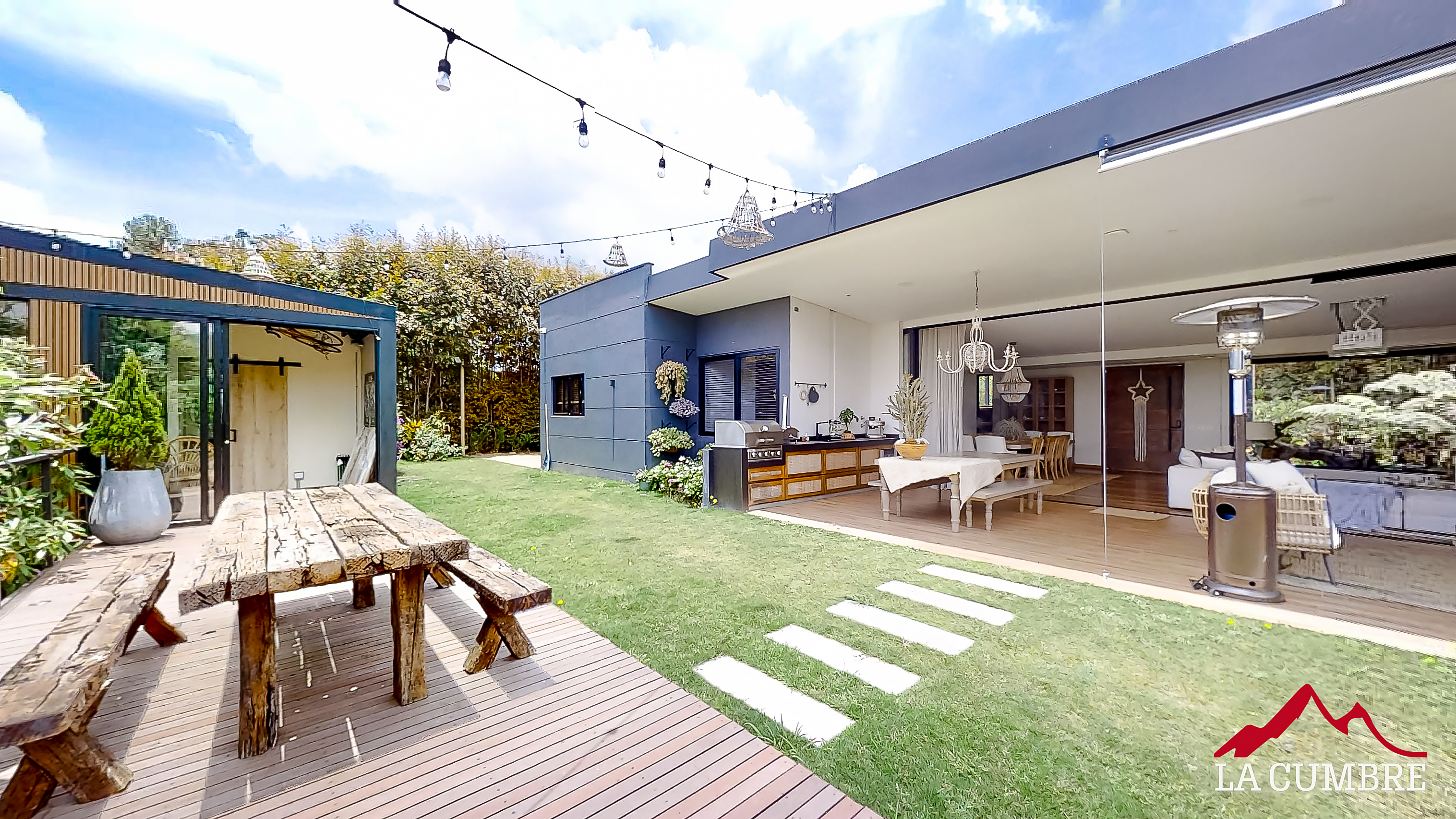 Casa de 5 alcobas en venta en Las Palmas, Envigado, 696 m² · foto 2 de 16