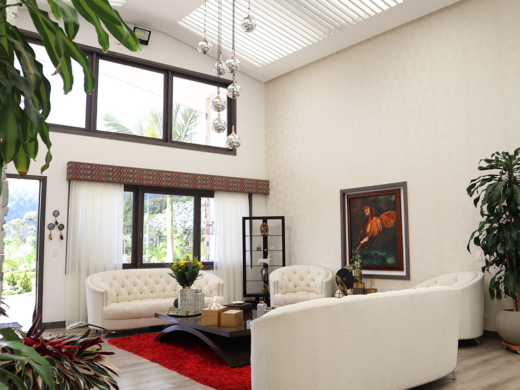 Casa de 6 alcobas en venta en Santa Elena, El Retiro, 1239 m² · foto 2 de 20