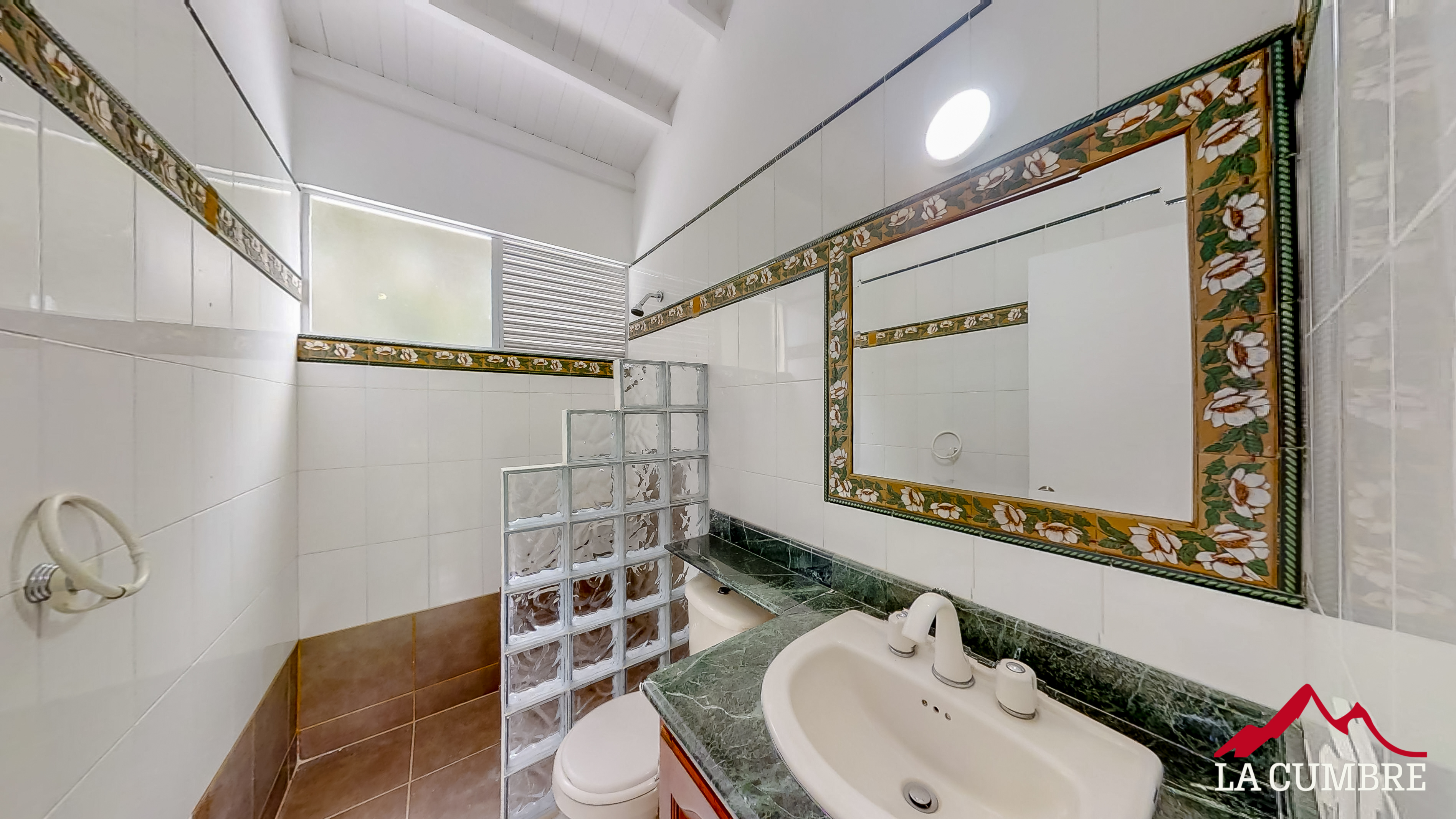 Casa de 3 alcobas en arriendo en El Tesoro, Medellín, 150 m² · foto 13 de 16