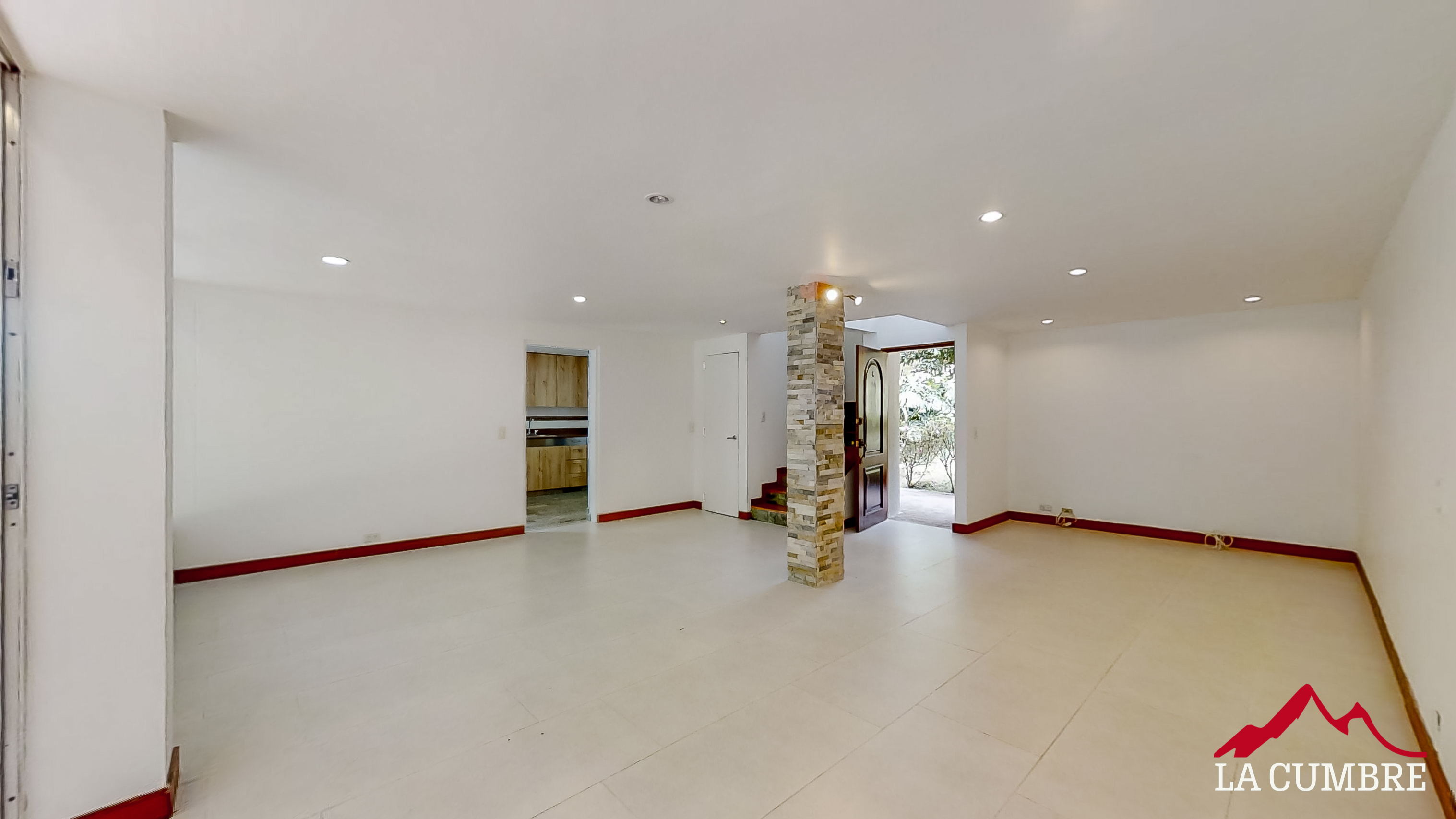 Casa de 3 alcobas en arriendo en El Tesoro, Medellín, 150 m² · foto 2 de 16