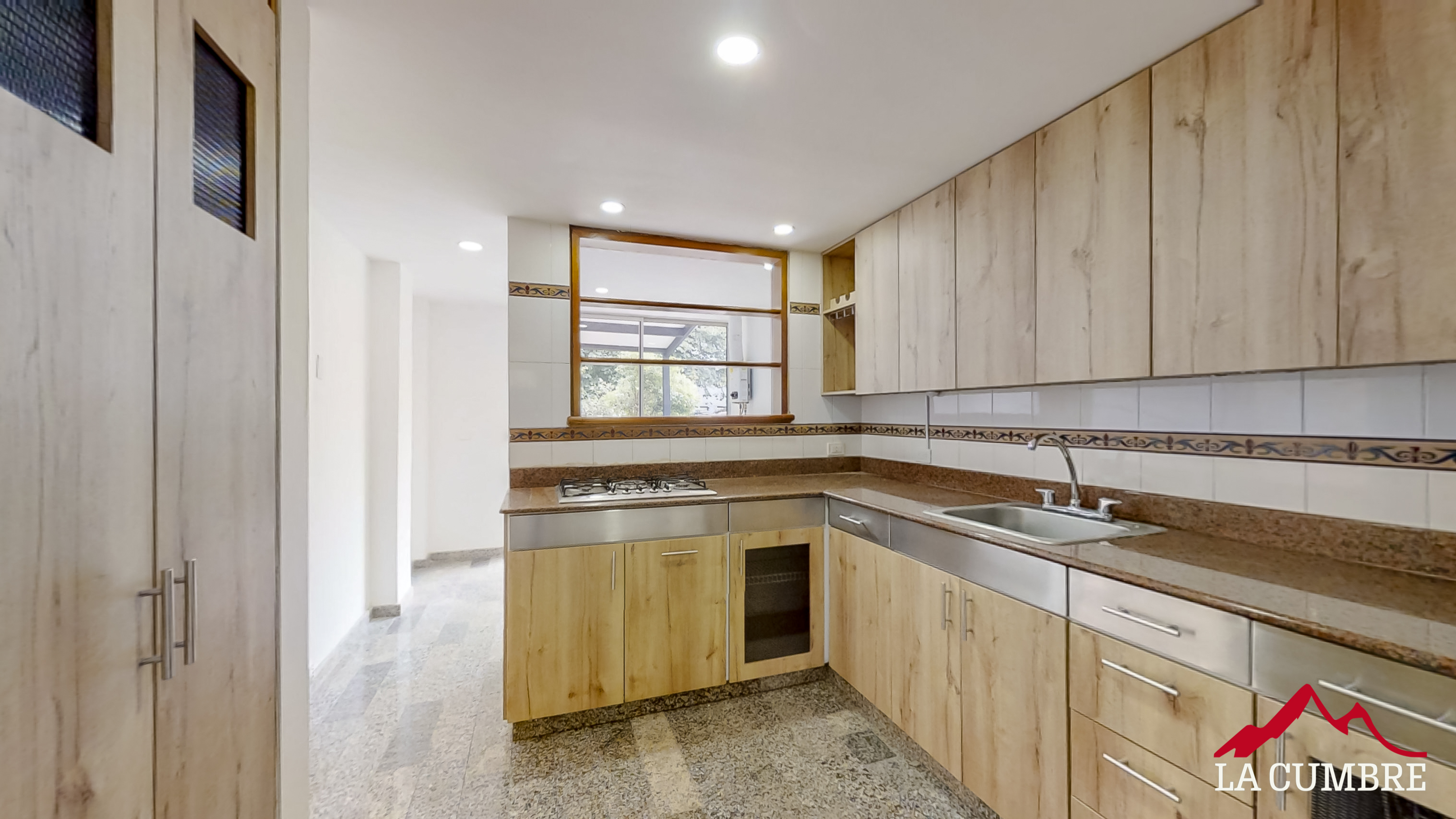 Casa de 3 alcobas en arriendo en El Tesoro, Medellín, 150 m² · foto 4 de 16