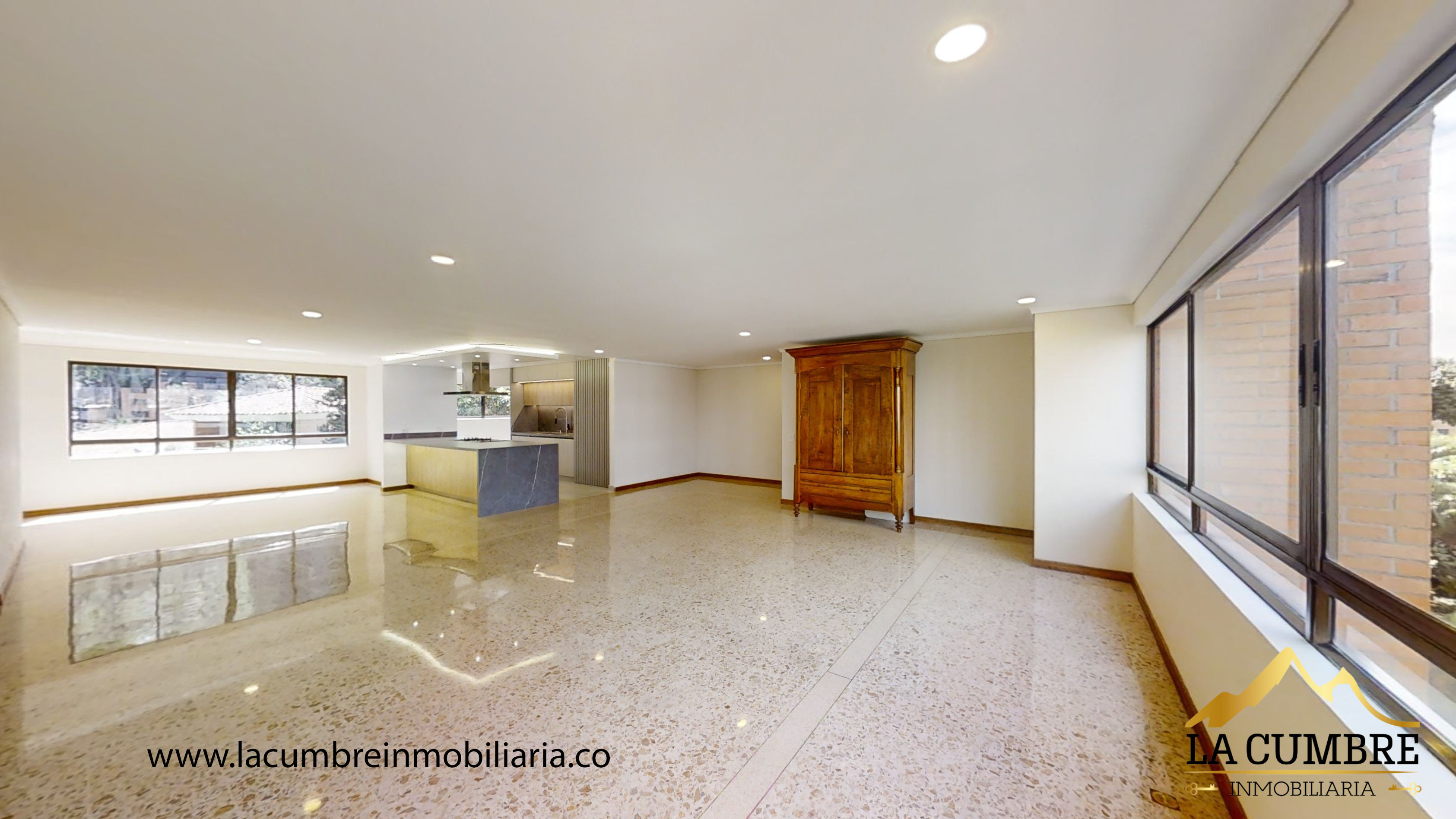 Apartamento de 3 alcobas en venta en El Poblado, Medellín, 230 m² · foto 2 de 13