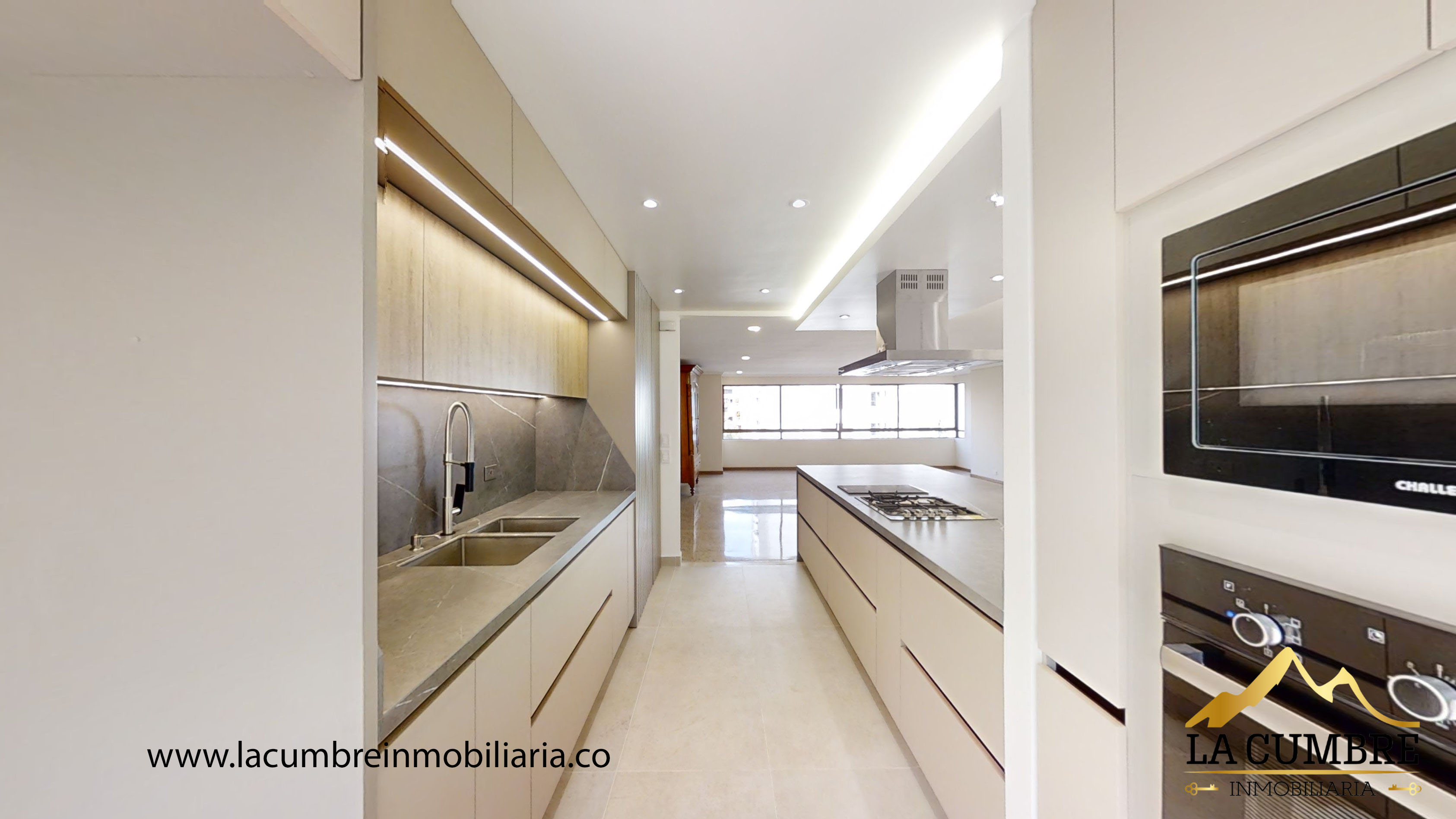Apartamento de 3 alcobas en venta en El Poblado, Medellín, 230 m² · foto 3 de 13