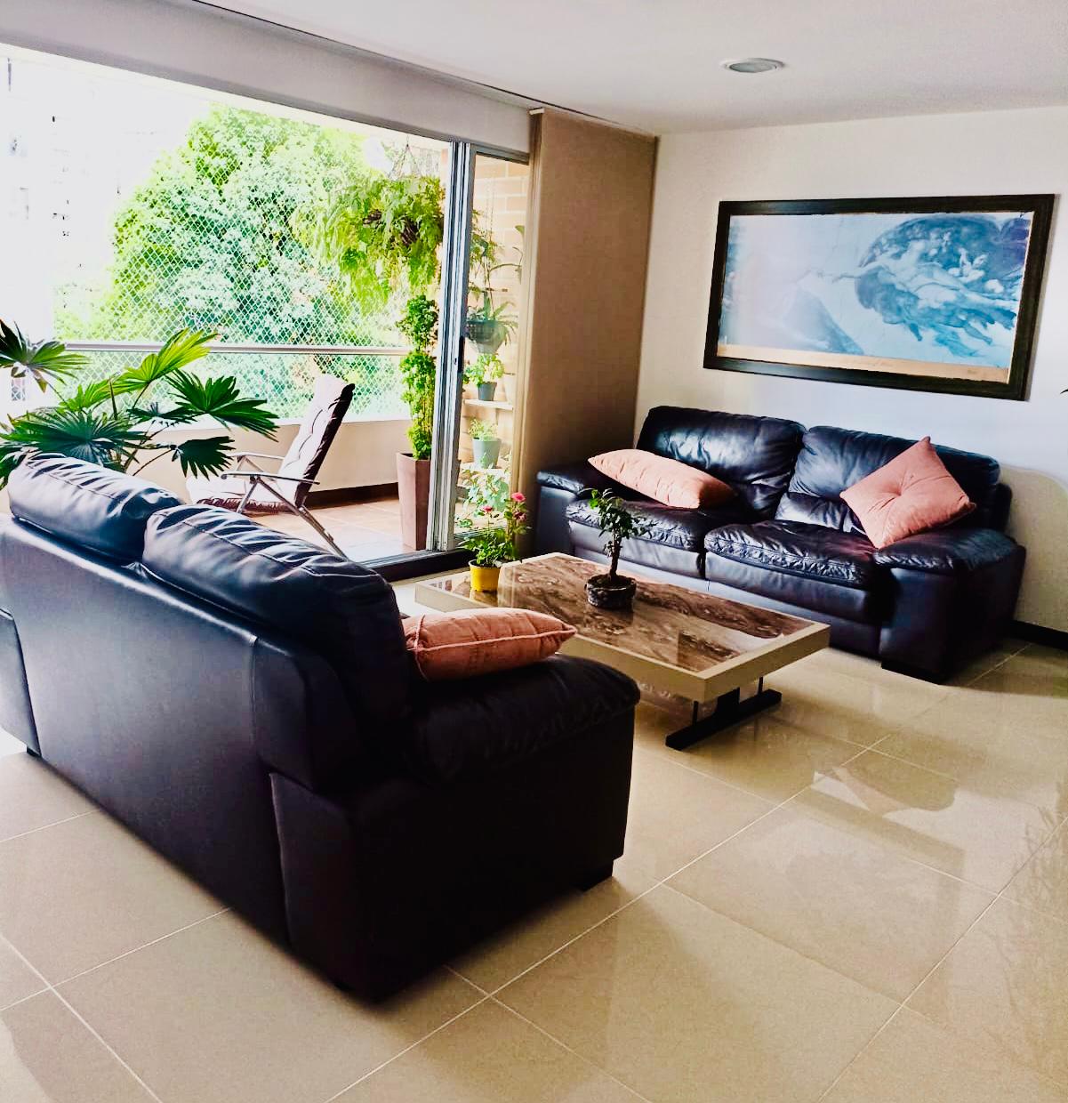 Apartamento de 3 alcobas en venta en Castropol, Medellín, 117 m² · foto 3 de 9