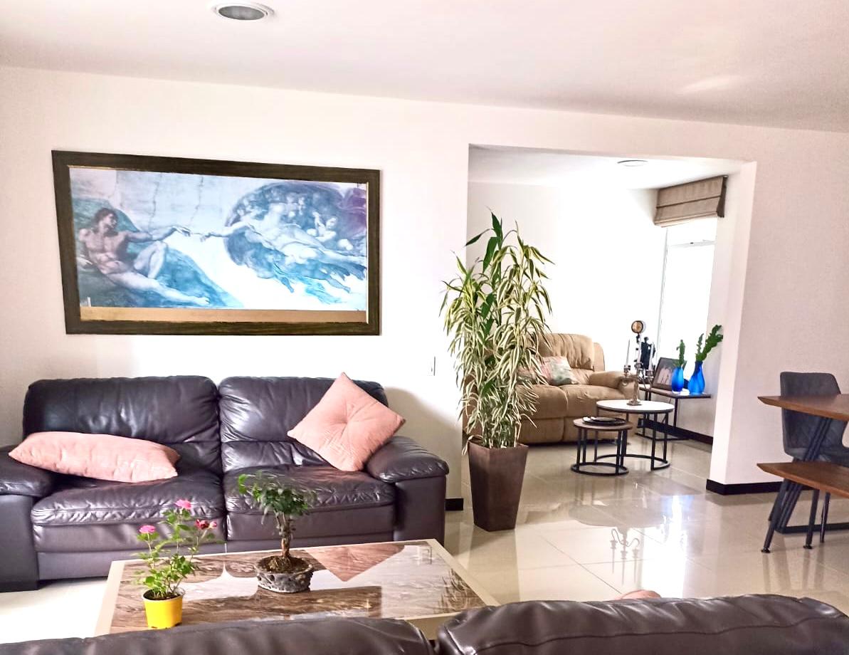 Apartamento de 3 alcobas en venta en Castropol, Medellín, 117 m² · foto 4 de 9