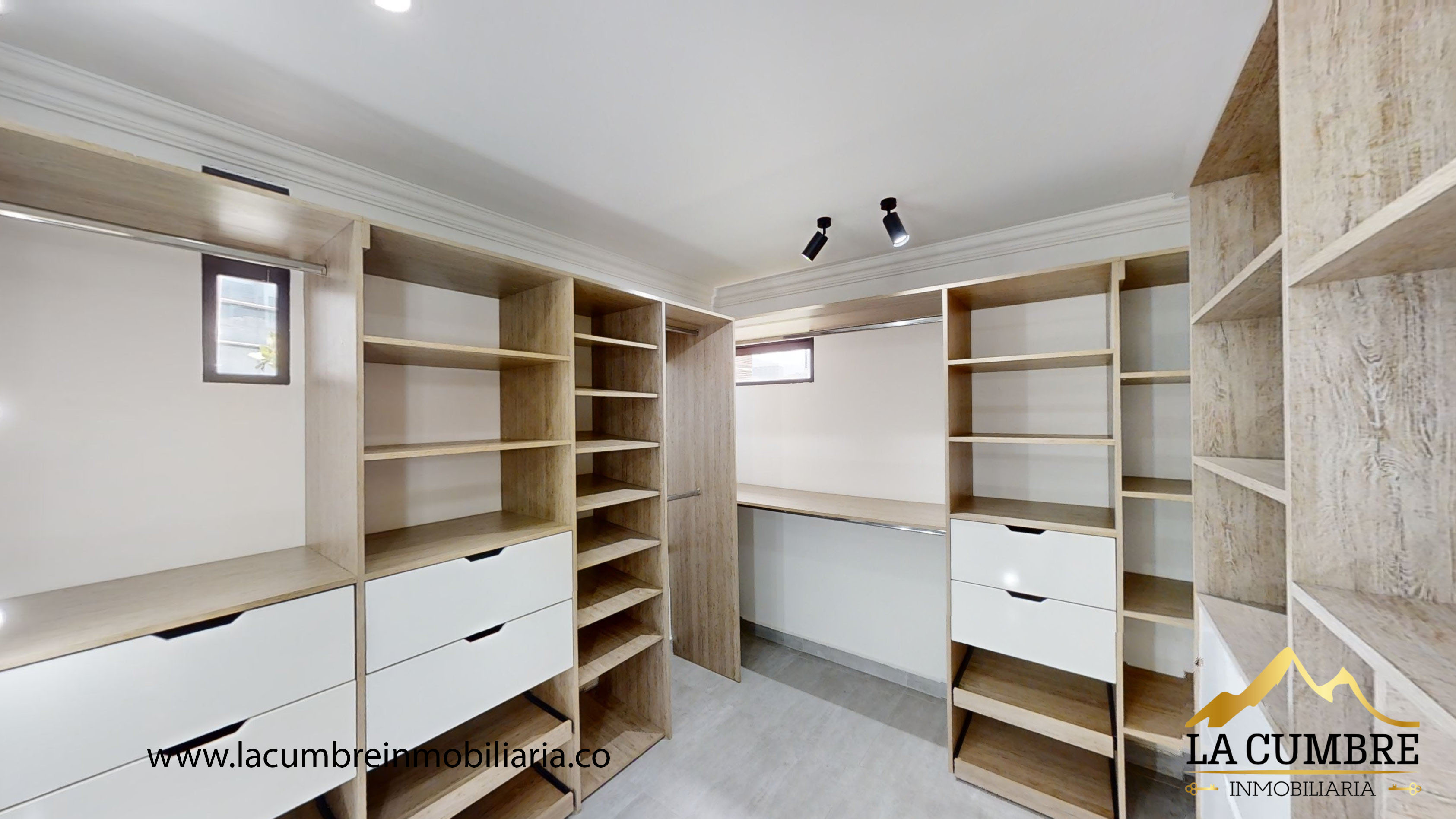 Apartamento de 3 alcobas en venta en Patio Bonito, Medellín, 256 m² · foto 15 de 19