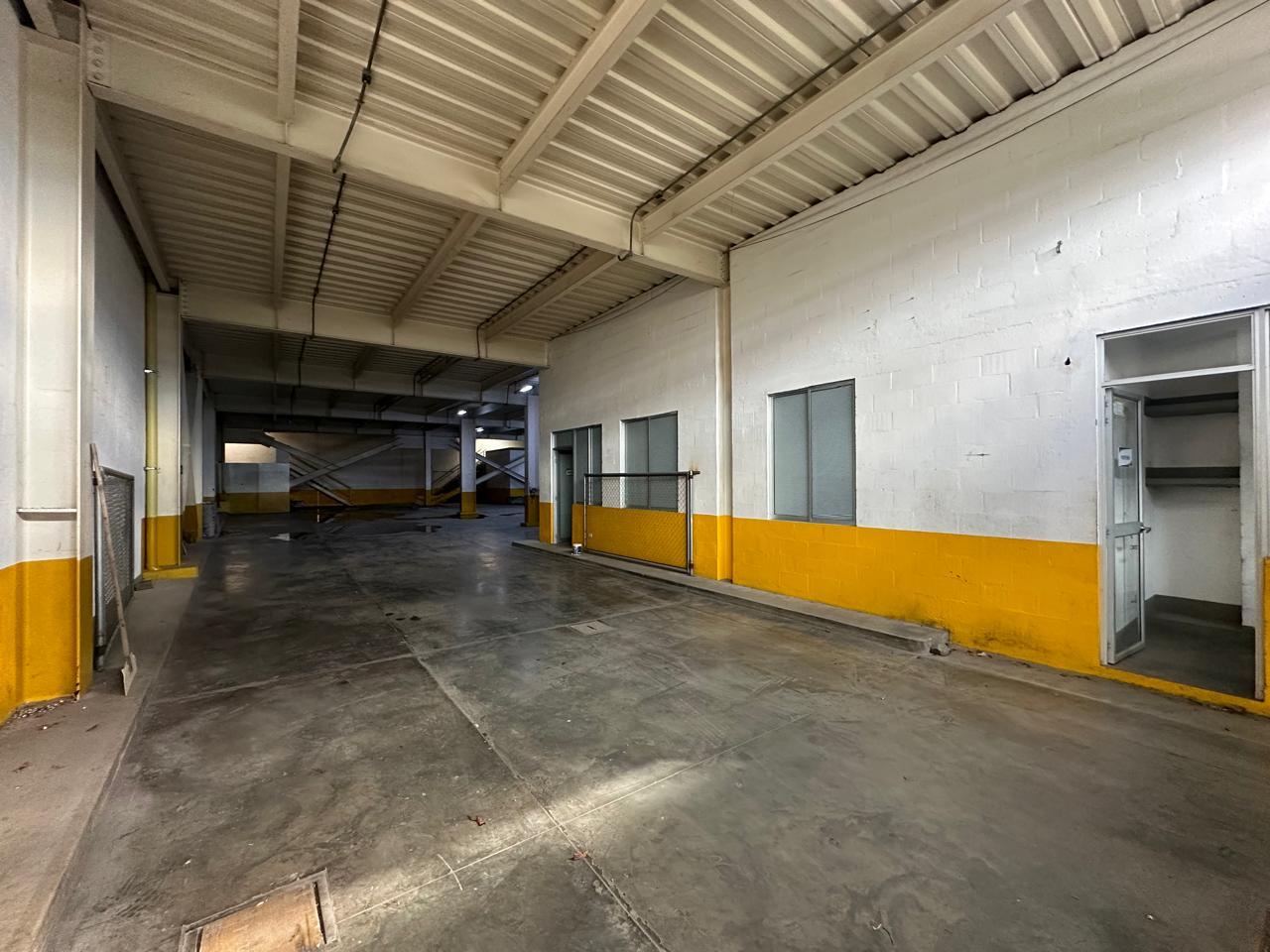 Bodega en venta en La Alianza, Cali, 3486 m² · foto 2 de 20