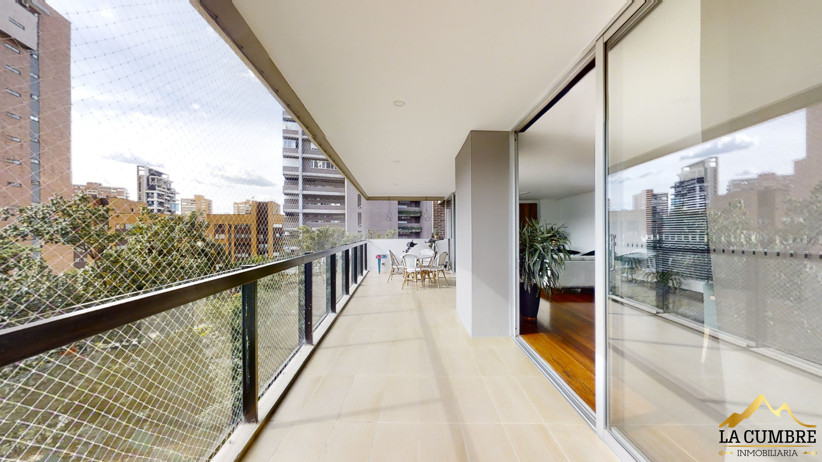 Apartamento en venta en El Poblado, Medellín · foto 2 de 12