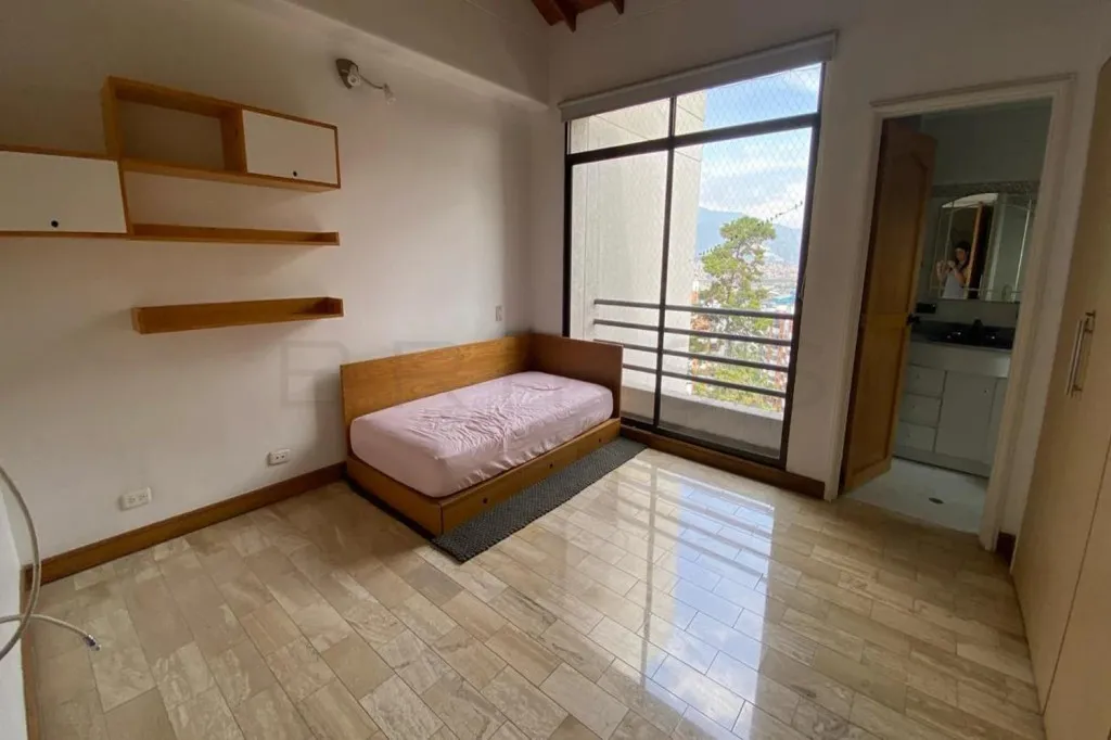 Apartamento de 4 alcobas en venta en El Poblado, Medellín, 303 m² · foto 12 de 21