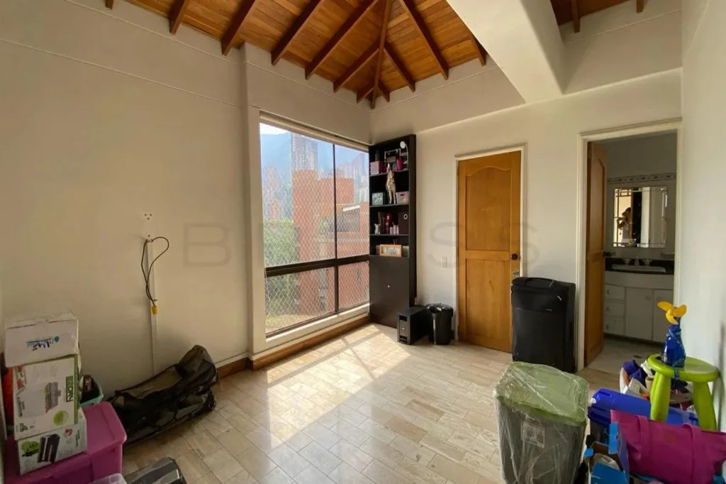 Apartamento de 4 alcobas en venta en El Poblado, Medellín, 303 m² · foto 13 de 21