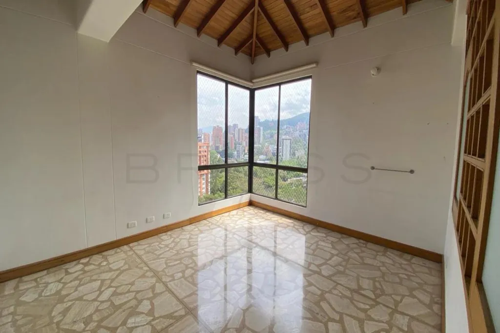 Apartamento de 4 alcobas en venta en El Poblado, Medellín, 303 m² · foto 18 de 21