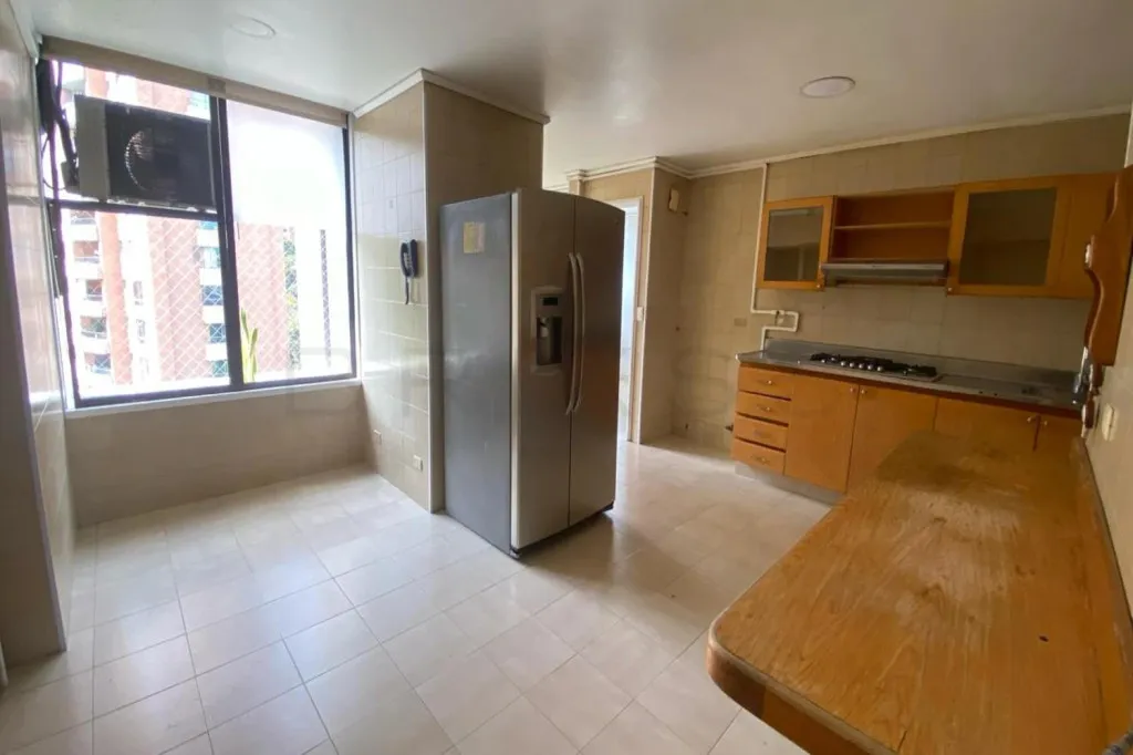Apartamento de 4 alcobas en venta en El Poblado, Medellín, 303 m² · foto 5 de 21