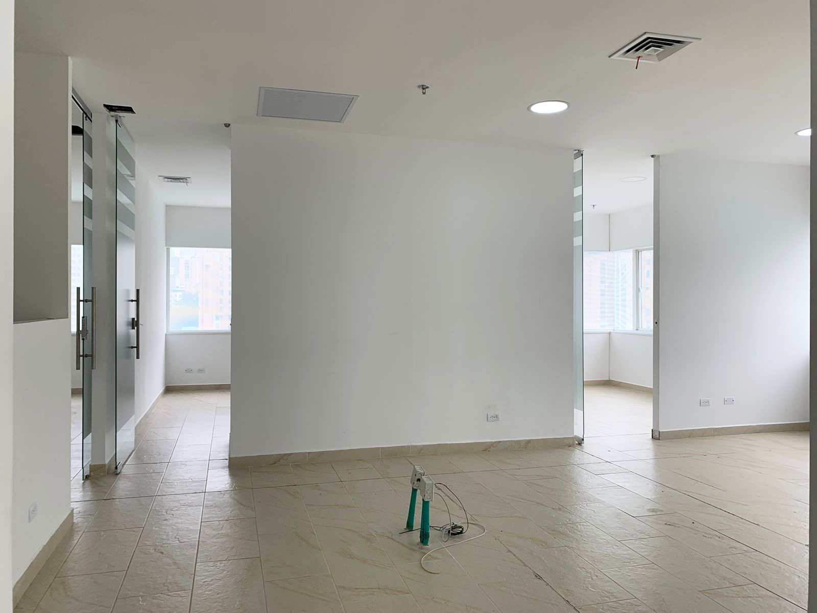 Oficina en arriendo en Manila, Medellín, 238 m² · foto 3 de 10