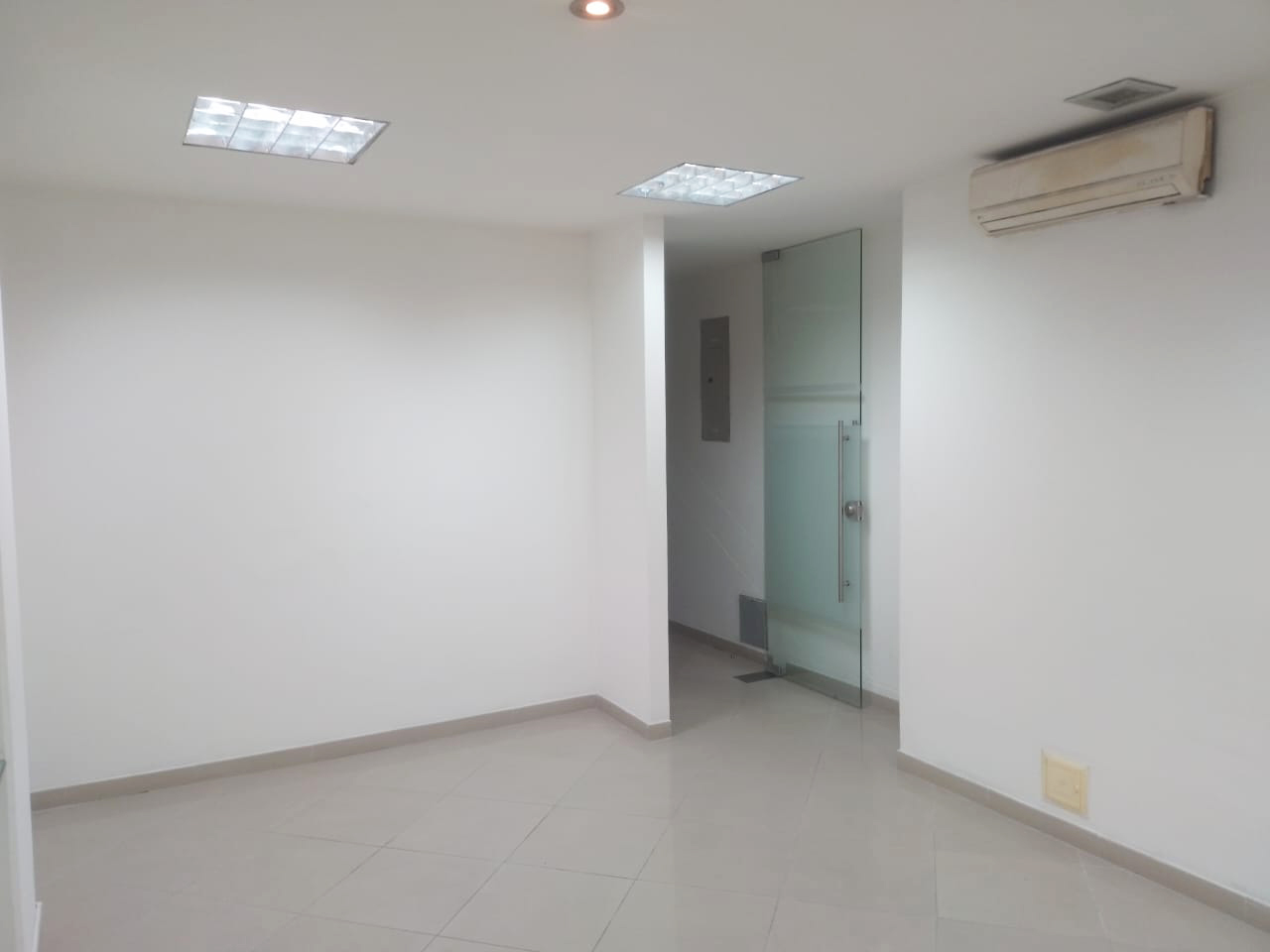 Bodega en arriendo en El Poblado, Medellín, 160 m² · foto 11 de 15
